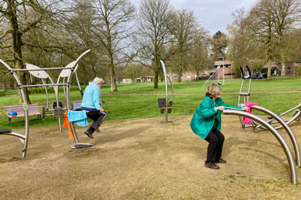 Buiten fitness in de beweegtuin op het terrein van pro Persona